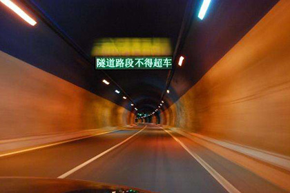 隧道LED無(wú)極調(diào)光系統(tǒng)設(shè)計(jì)